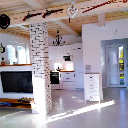 Lomnanka بيت للعطل Lomna